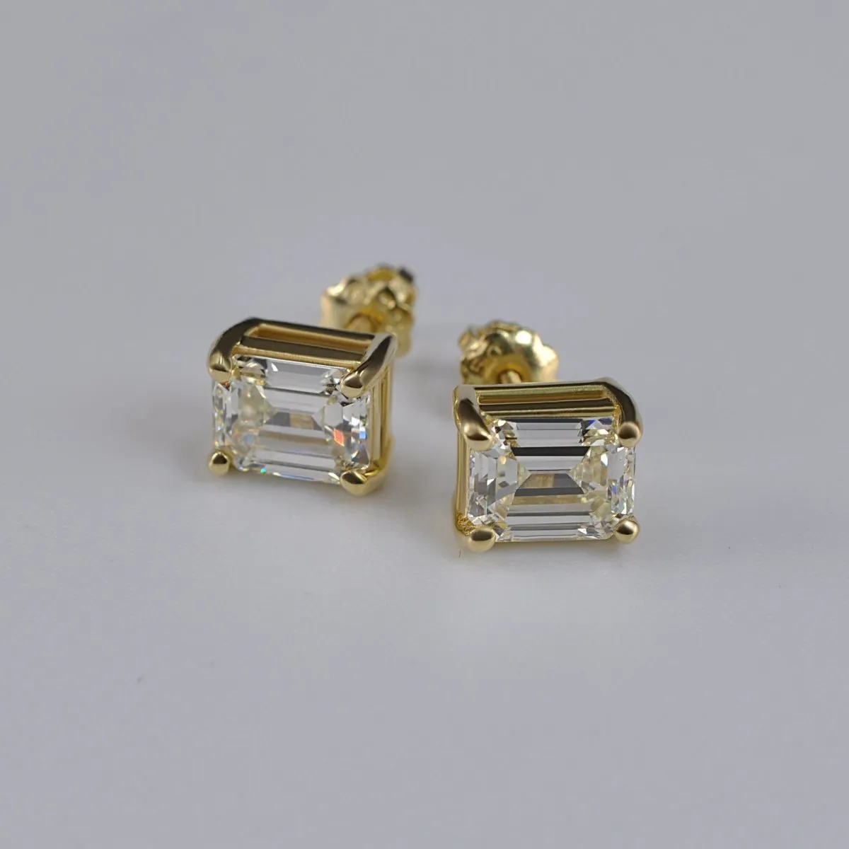 0.50-3.00 CT Emerald Cut Diamonds - Stud Earrings