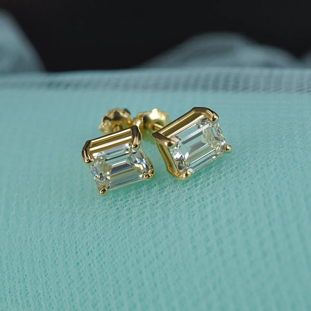 0.50-3.00 CT Emerald Cut Diamonds - Stud Earrings