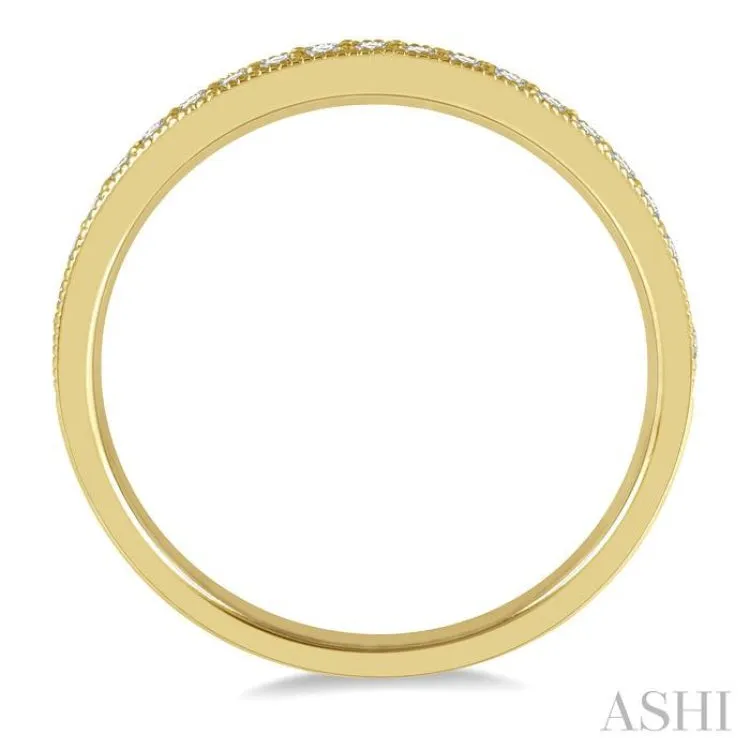 1/4 ctw Round Cut Diamond Wedding Band in 14K Yellow Gold