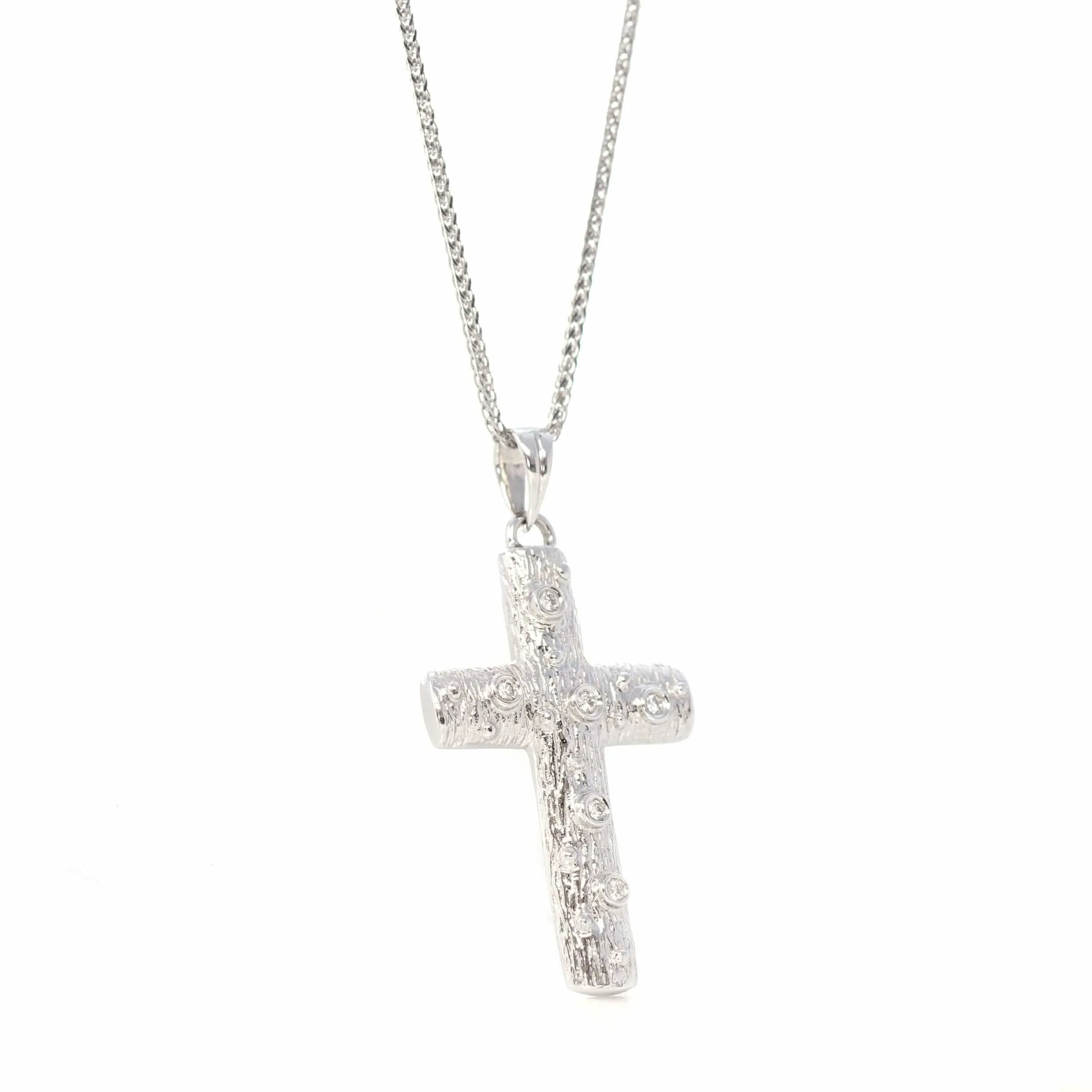 18K White Gold Cross Pendant Necklace With Diamond