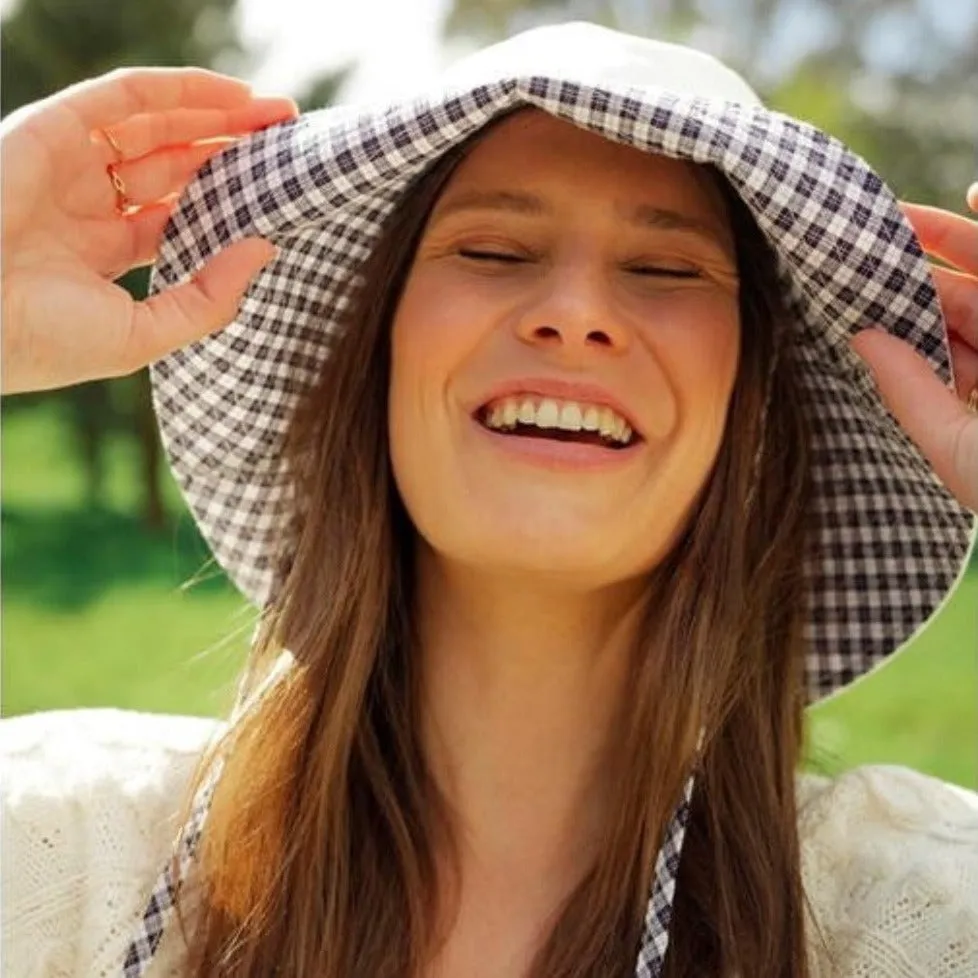 Barbour Women's Kilburn Reversible Bucket Hat in White