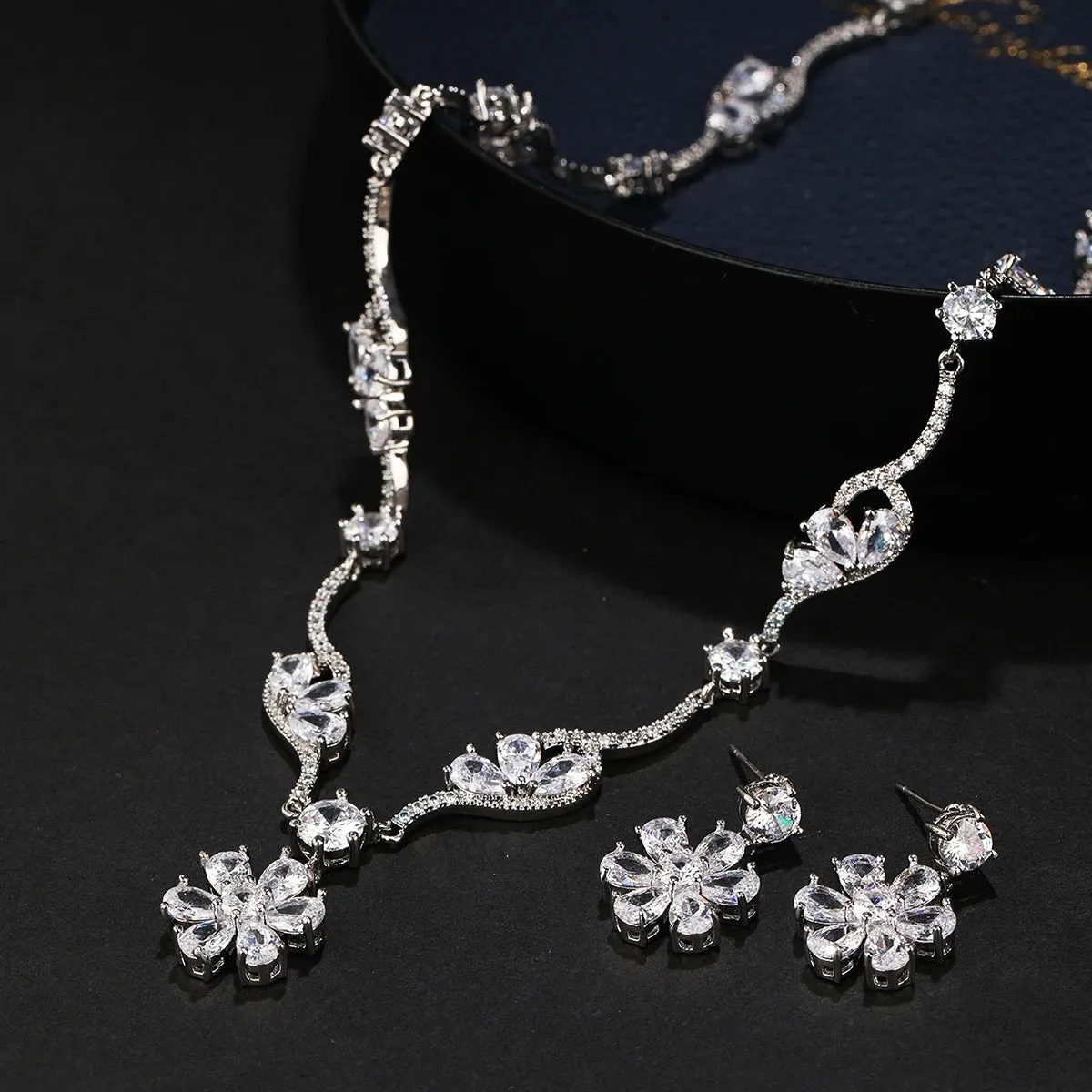 Bridal Jewelry Crystal Cubic Zirconia Flower Necklace and Earring Set, Suitable For Wedding Dinner, Girlfriend Gift, CN10417