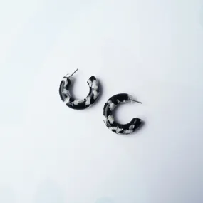 Earrings - Pluma Round Hoops