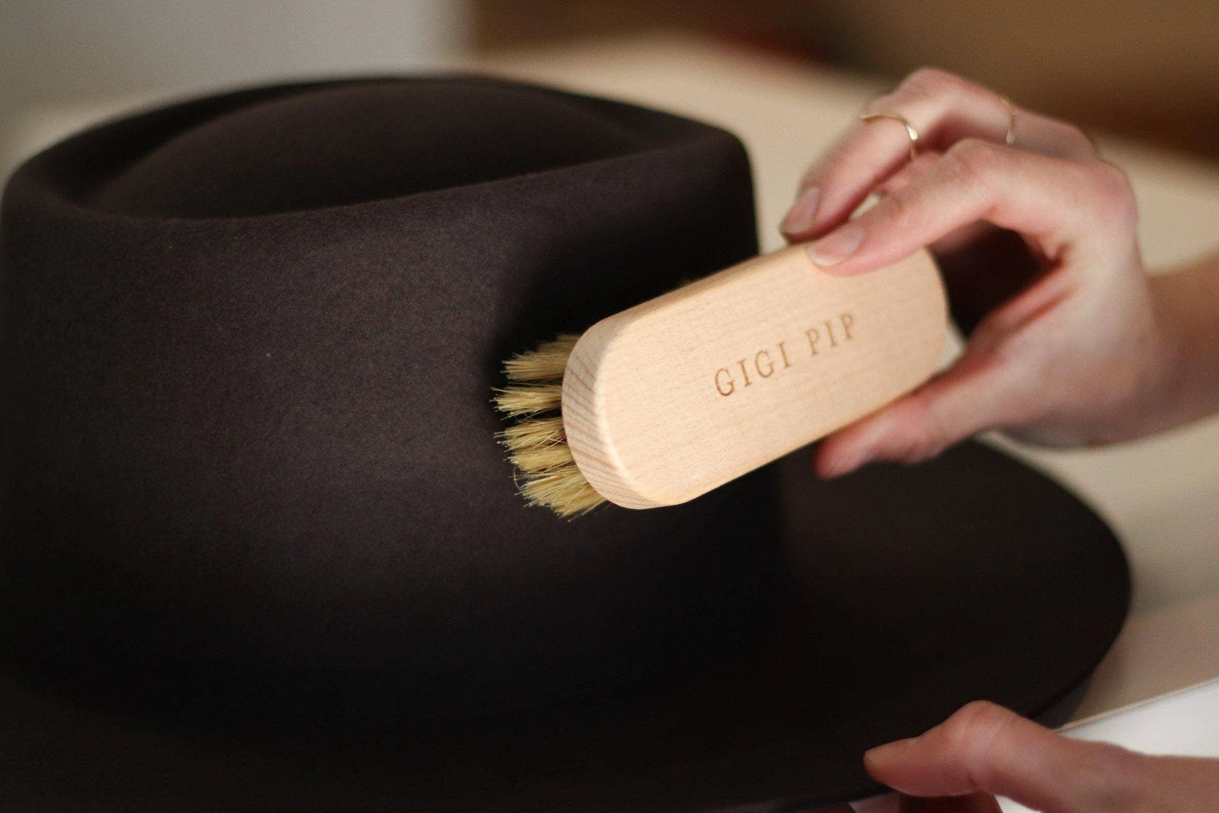 Gigi Pip Hat Brush