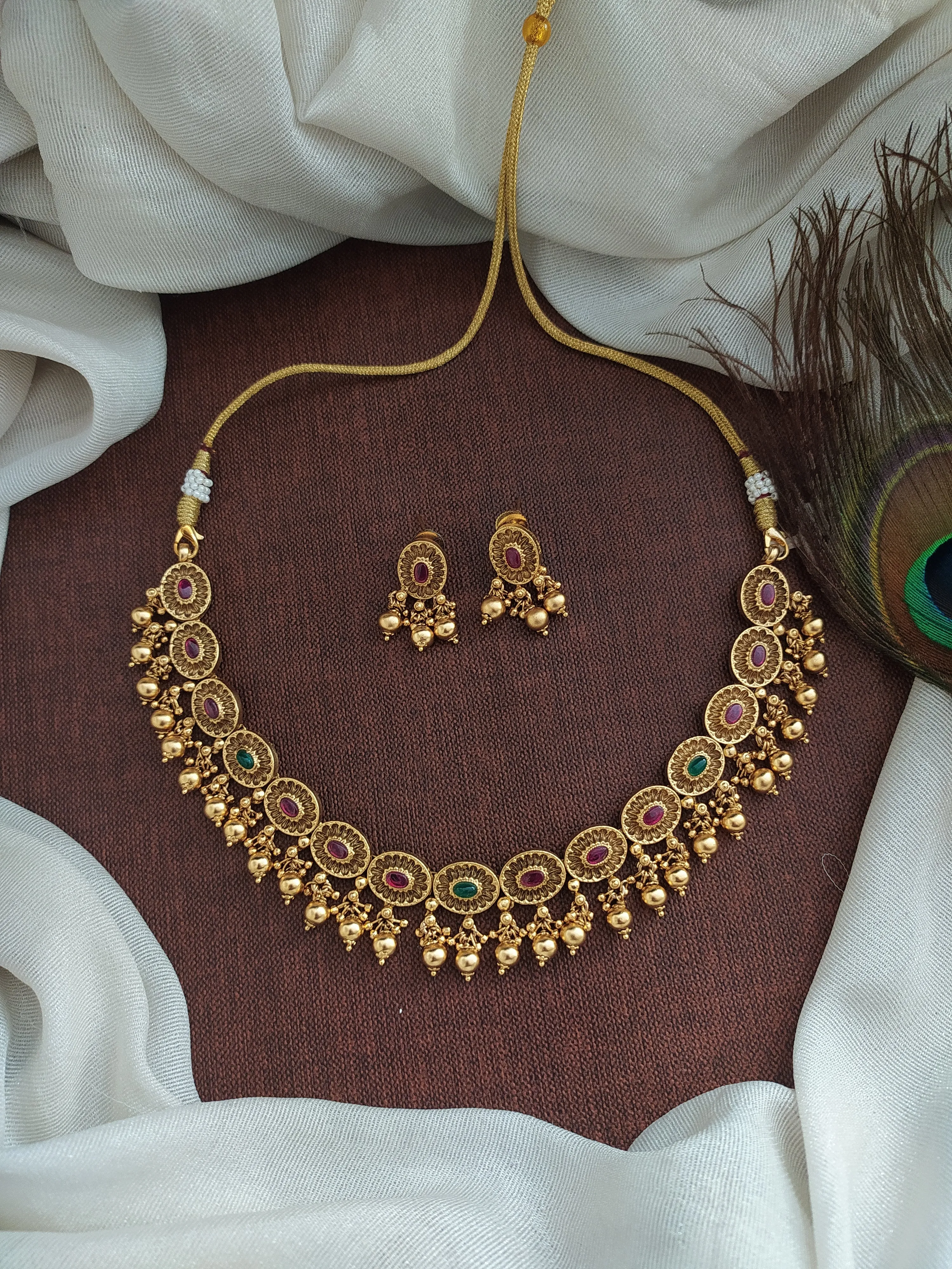 Graceful Traditional Antique Oval Necklace Set