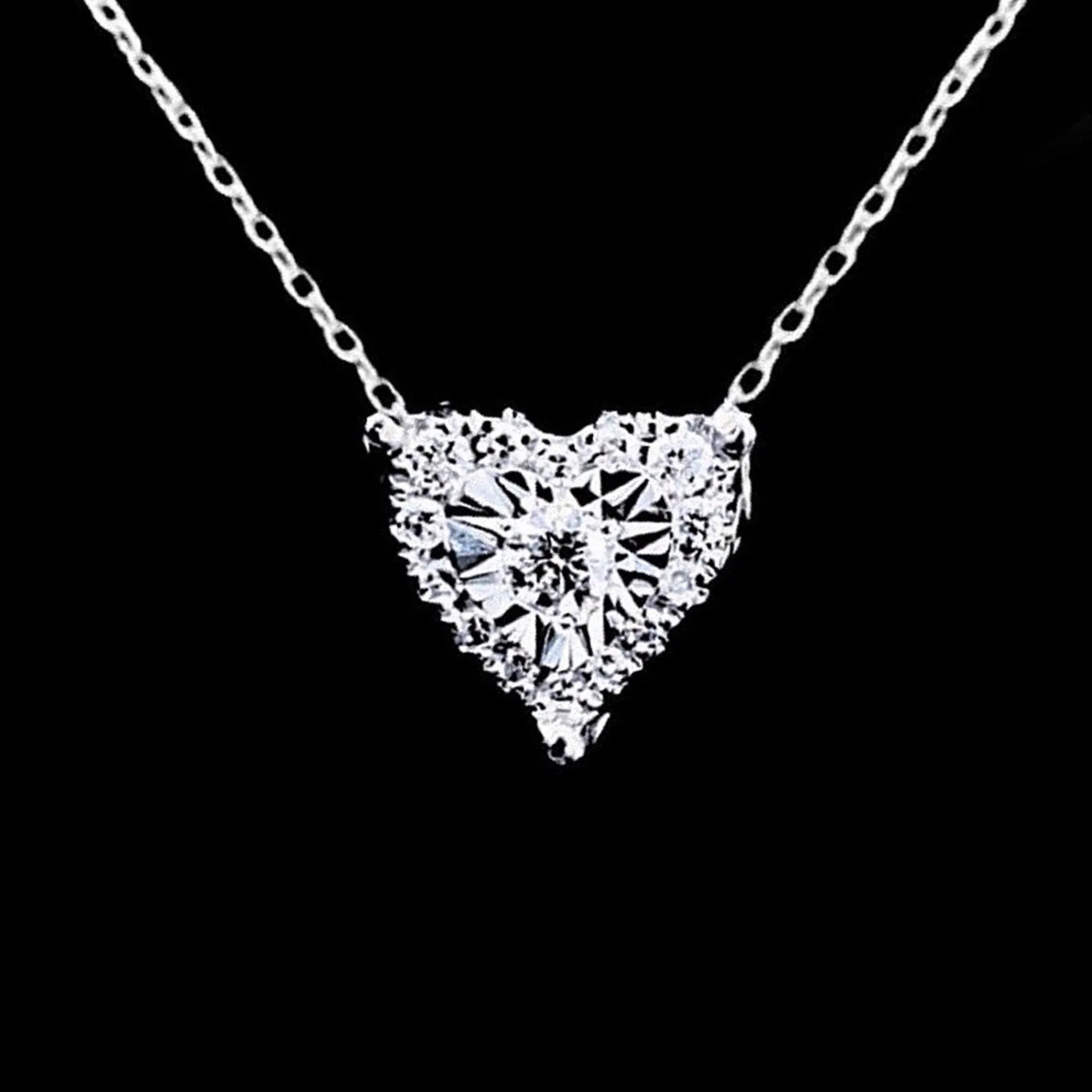 #LoveLVNA | Classic Dainty Heart Diamond Necklace 18kt