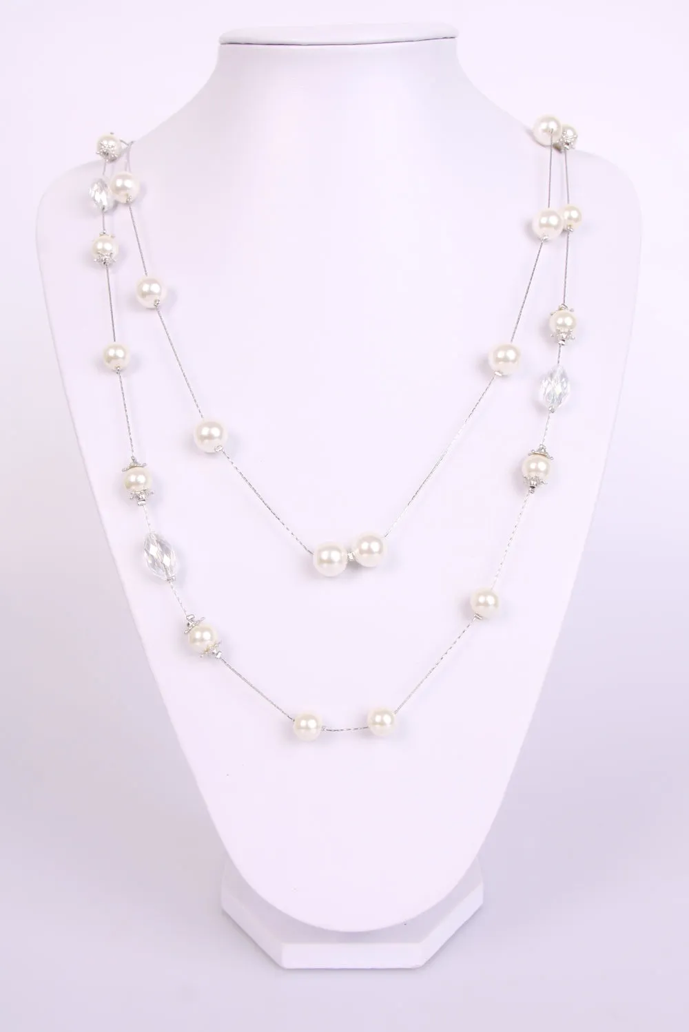 Pearl Necklace with oval Jewel in Gold and silver chain