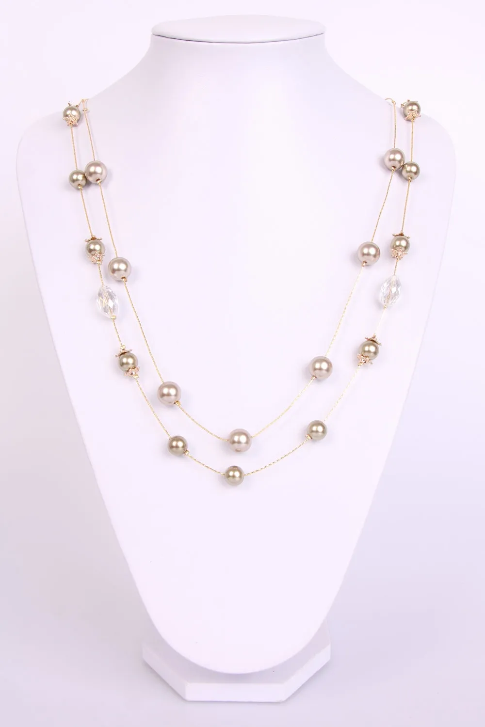 Pearl Necklace with oval Jewel in Gold and silver chain