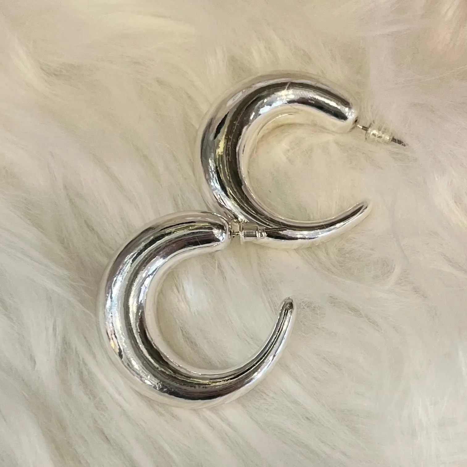 Simple Chic Chunky Hoop Earrings