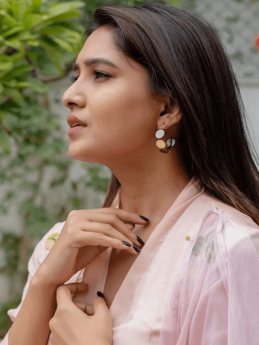 Vani Bhojan In Dual Tonned Hoops Earring