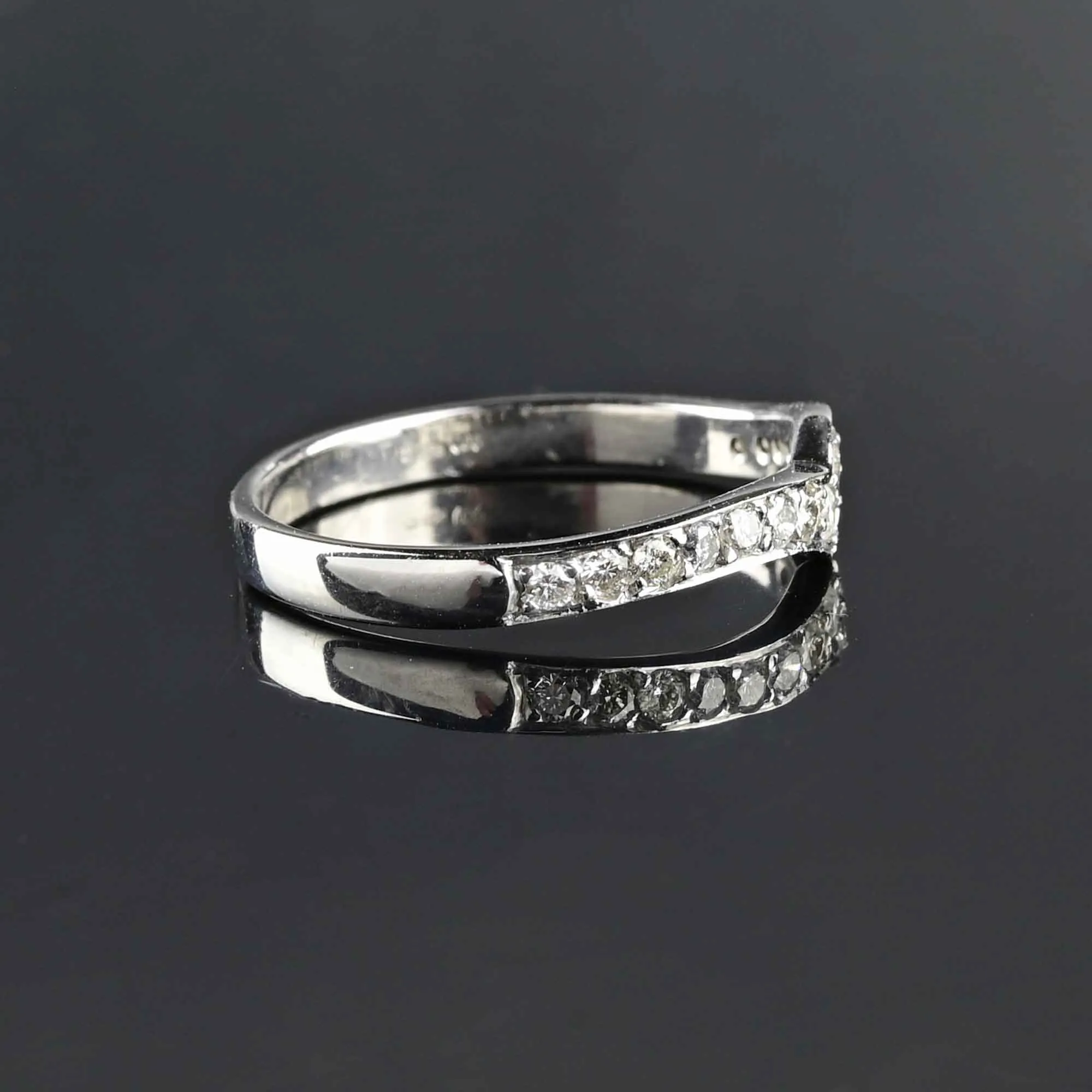 Vintage 14K White Gold Chevron Diamond Band Ring